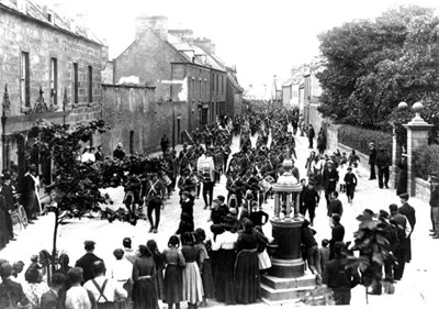 Military Parade on High St - c1901?