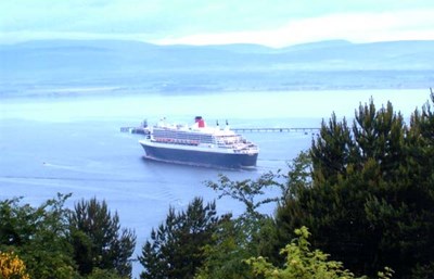 QM2 from the South Sutor