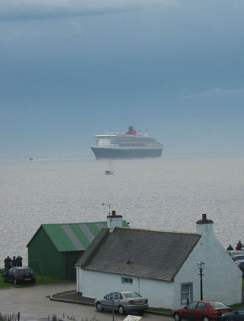 QM2 entering the firth through the haze.