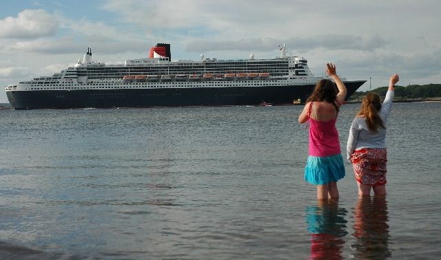 Waving off the QM2