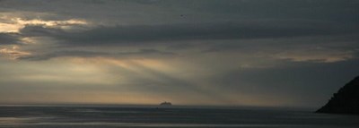 QM2 on the horizon