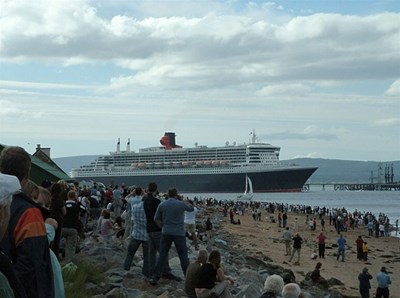 Crowds on Shore St