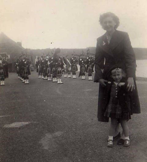 Pipe Band in front of the Royal