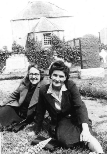 Two ladies at the Gaelic chapel