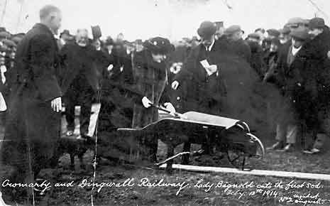 Cutting the first sod