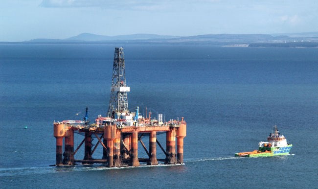 The last rig leaves the Firth