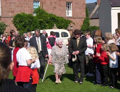 Mrs Newell arrives at the Park