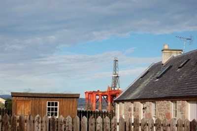 Borgsten Dolphin passing the Salmon Bothy