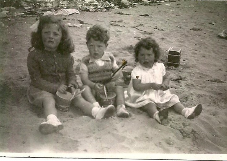 Dorothy, Donnie Robertson and Mary Hogg