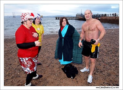 The Cromarty New Lifeguard! - Laura, Paige, Crystal and Bob