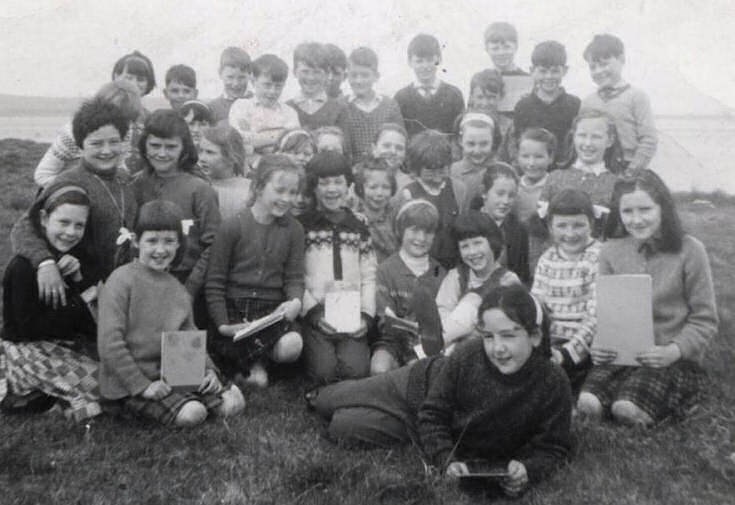 Primary pupils on the links