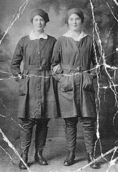 Rosina and Mary Doull c1917
