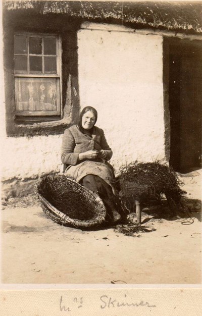 Mrs Skinner, fishwife on Shore St - c1932