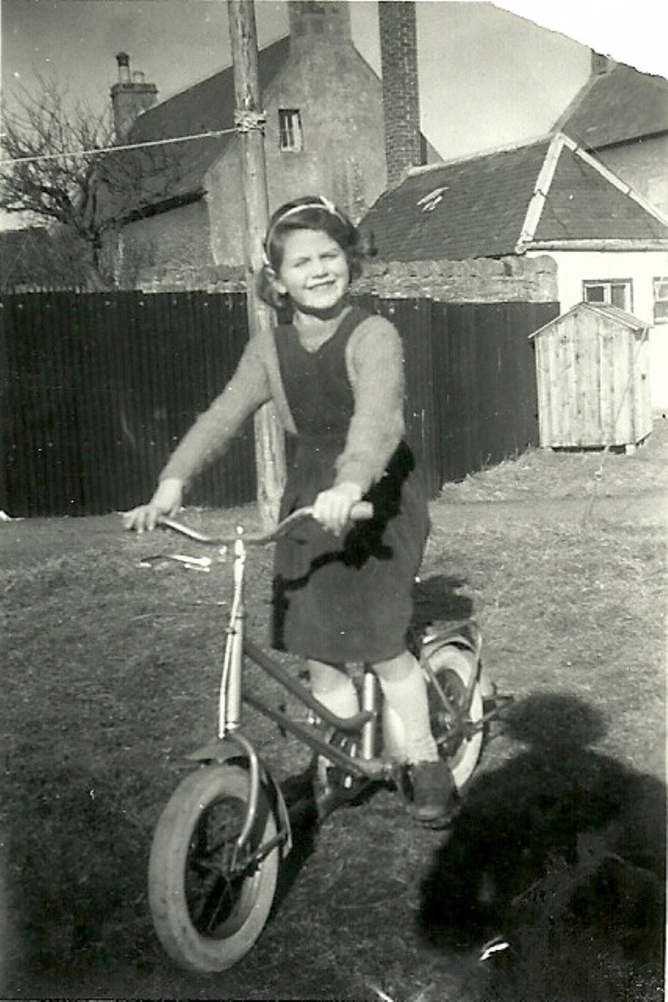 Caroline Bain in Gordon's Lane, 1960 or 1961