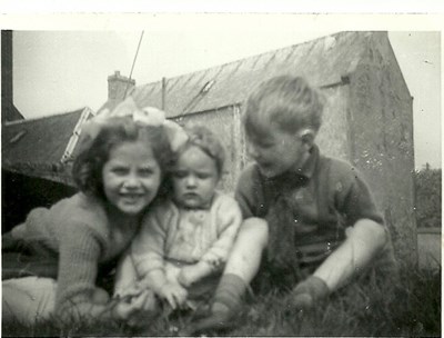 Caroline & Cynthia Bain with Alister Dunnet 1960