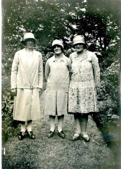 At Rosenberg Nurse ?, Jean Campbell, Dorothy 