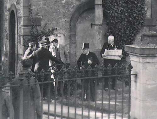 Dignitaries outside of Courthouse