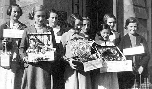 Children selling poppies - c1936