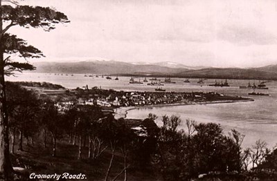 Postcard titled 'Cromarty Roads'