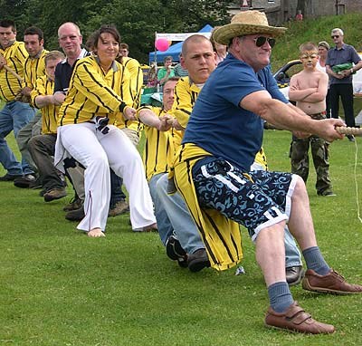 The Cromarty Arms tug-of-war team