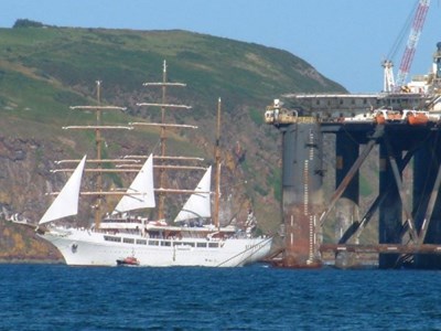 Sea Cloud II picks up a pilot