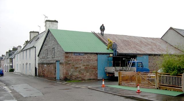 Re-roofing Donald Danny's shed - 30/9/04