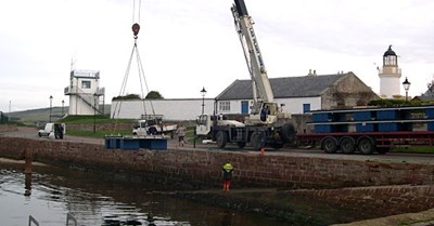 Installation of pontoons - 2004