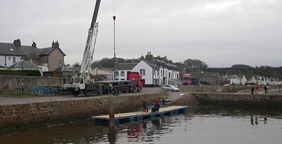 Installation of pontoons - 2004