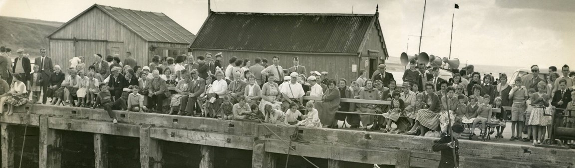 Crowd on Harbour - 1960