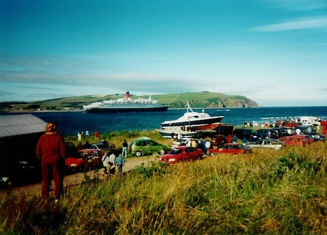 QE2 departing the firth...