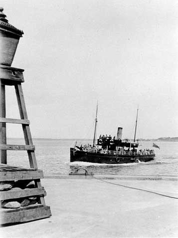 The Ailsa arriving at the harbour