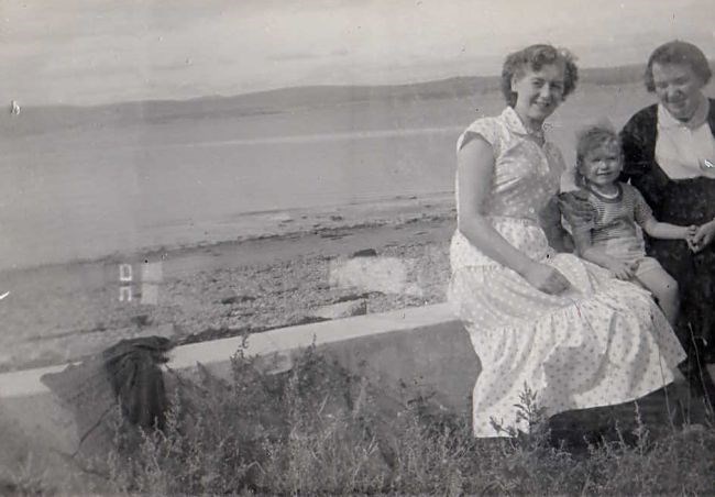 Duff family on Shore St - 1955