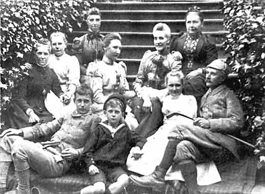 The Graeme family on the steps of Bellevue