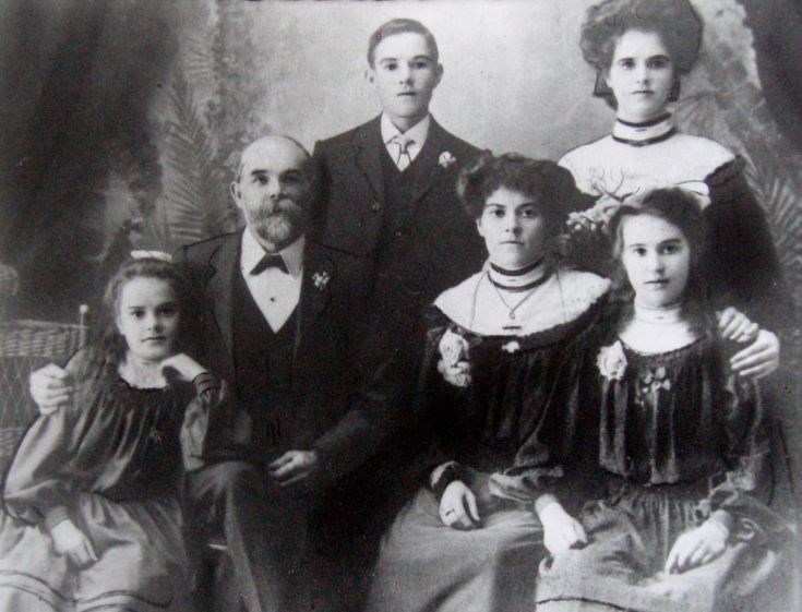 David Manson Skinner and Family - c1896
