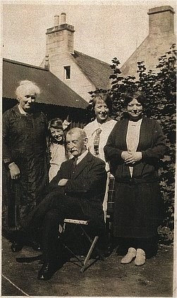Macdonald family group - c1927