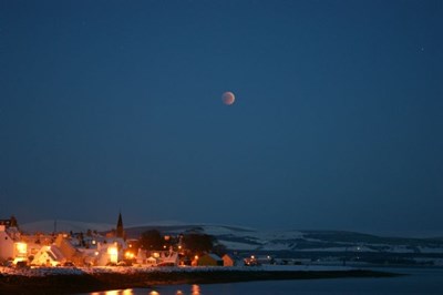 Total lunar eclipse on the winter solstice hangs above Cromarty