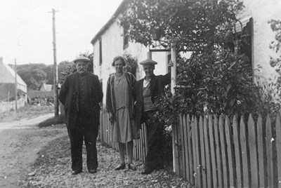 Family outside last house on Shore St - c1930