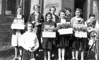 Children selling poppies - c1936