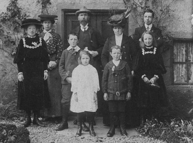 John and Tabitha Bain and family - c1908